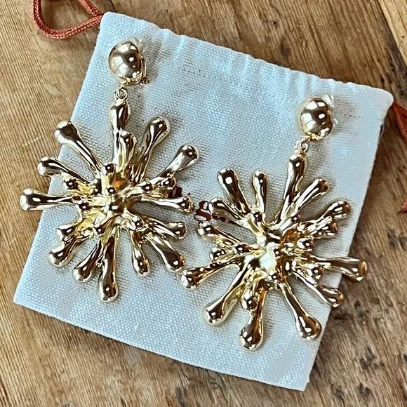 🌺🎉2XHP🎉🌺 NWT Cult Gaia Odeya Gold Statement Earrings - Picture 3 of 16